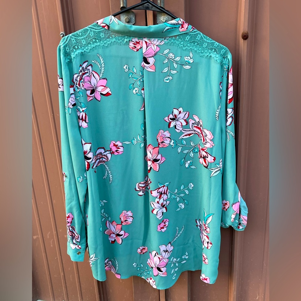 Candie’s Teal Blouse With Elegant Floral Design - Picture 2 of 11